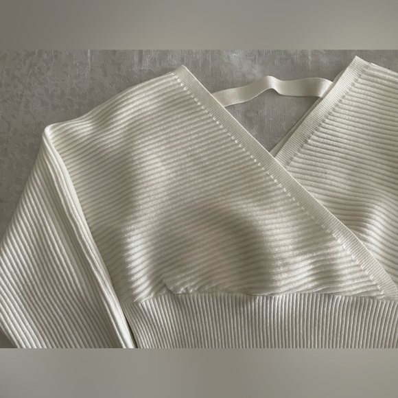 Forever 21 cropped ribbed texture sweater - Picture 2 of 5